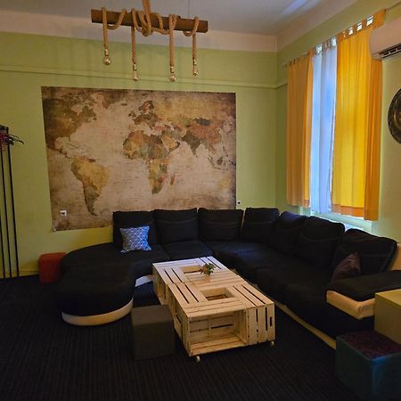 Spacious Tuzlaks Apartments Sarajevo Ferhadija Exterior photo