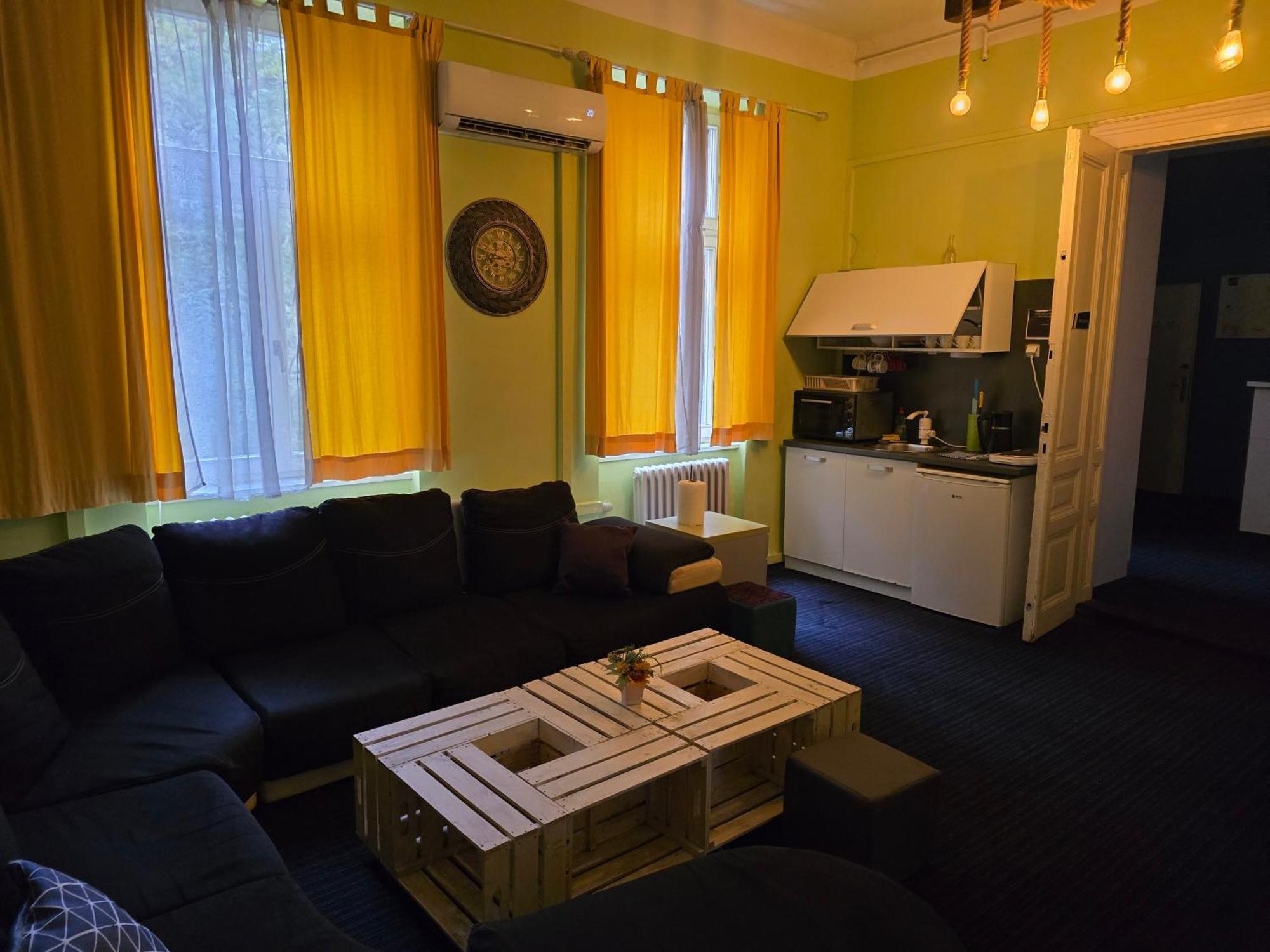 Spacious Tuzlaks Apartments Sarajevo Ferhadija Exterior photo